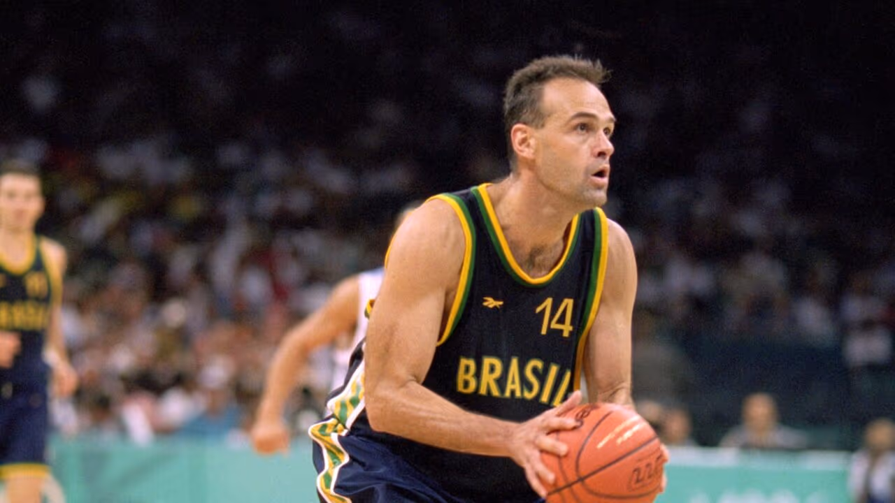 Lenda do basquete brasileiro, Oscar Schmidt morre aos 68 anos