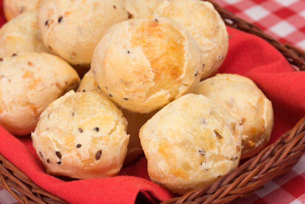 Pão de queijo fit: 6 receitas leves e fáceis para o café da tarde