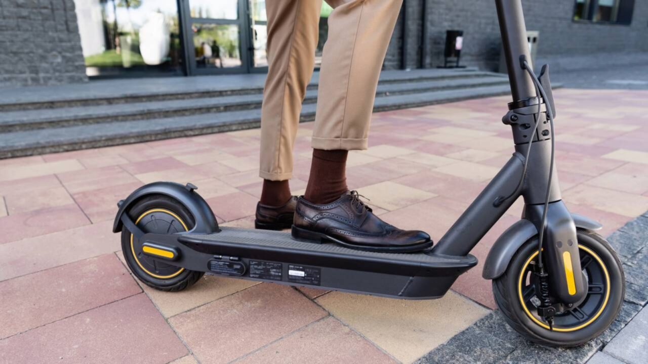 Patinete elétrico dá multa? O que mudou nas regras de circulação e onde ele pode andar de verdade