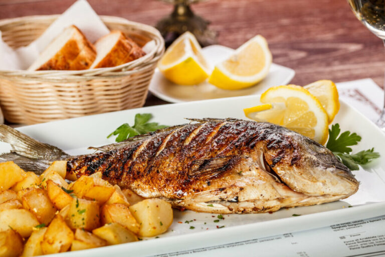 Quer ganhar massa muscular? Veja 10 receitas com peixe ricas em proteínas