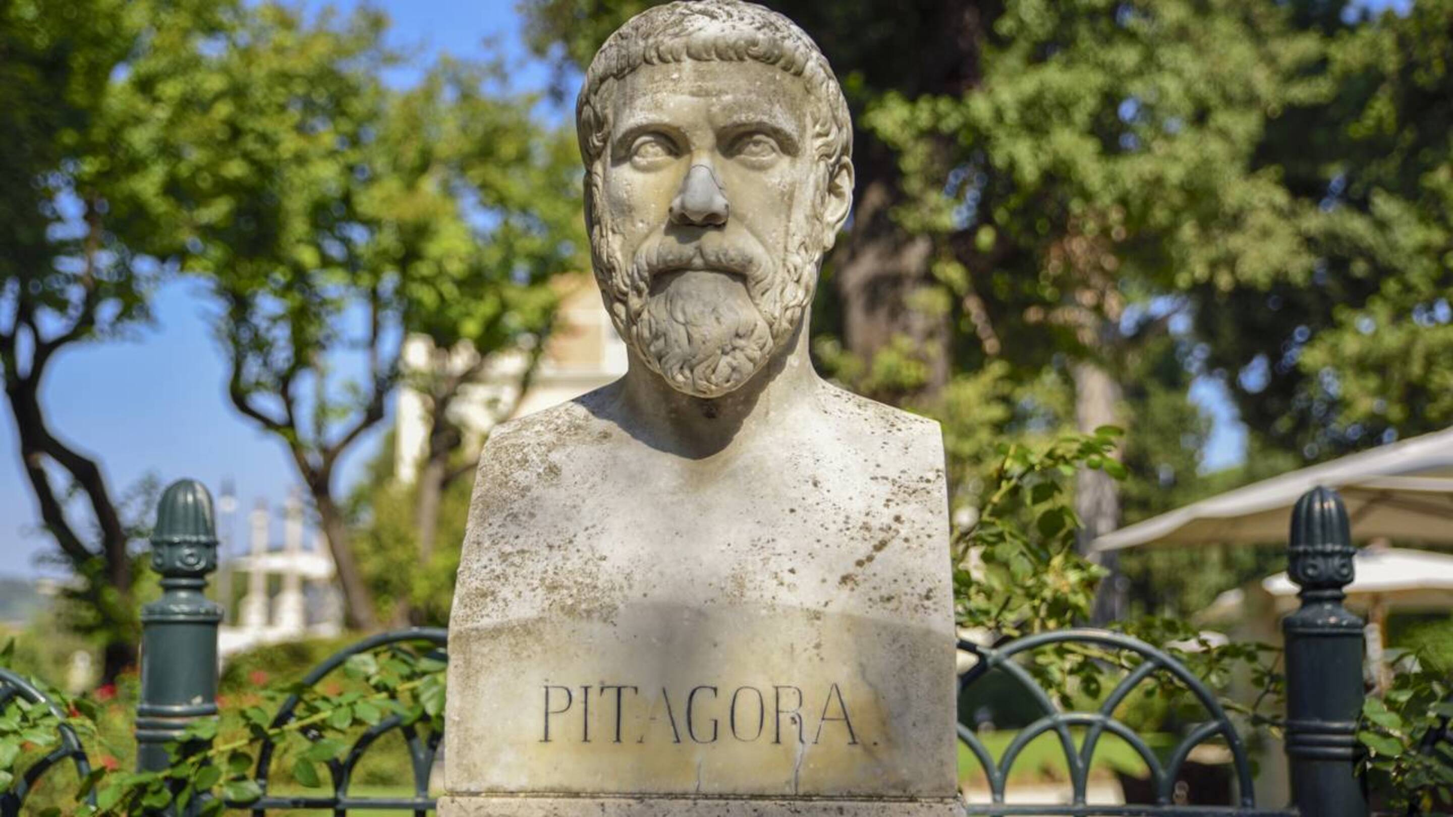 A matemática de Pitágoras e o impacto do Teorema na arquitetura moderna