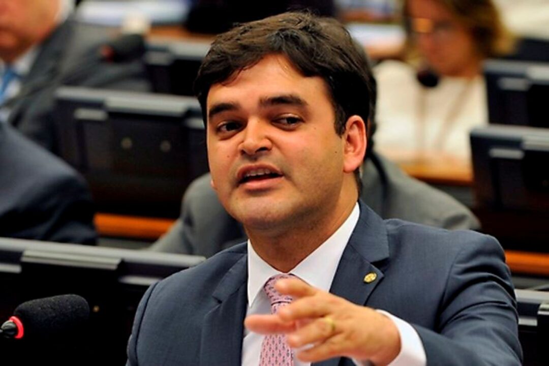 PL dos Mercados Digitais divide base do governo