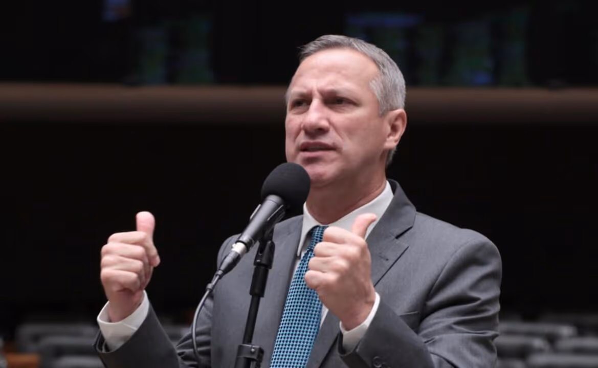 Crusoé: Deputado pede à PGR investigação contra o PT por disseminação de fake news