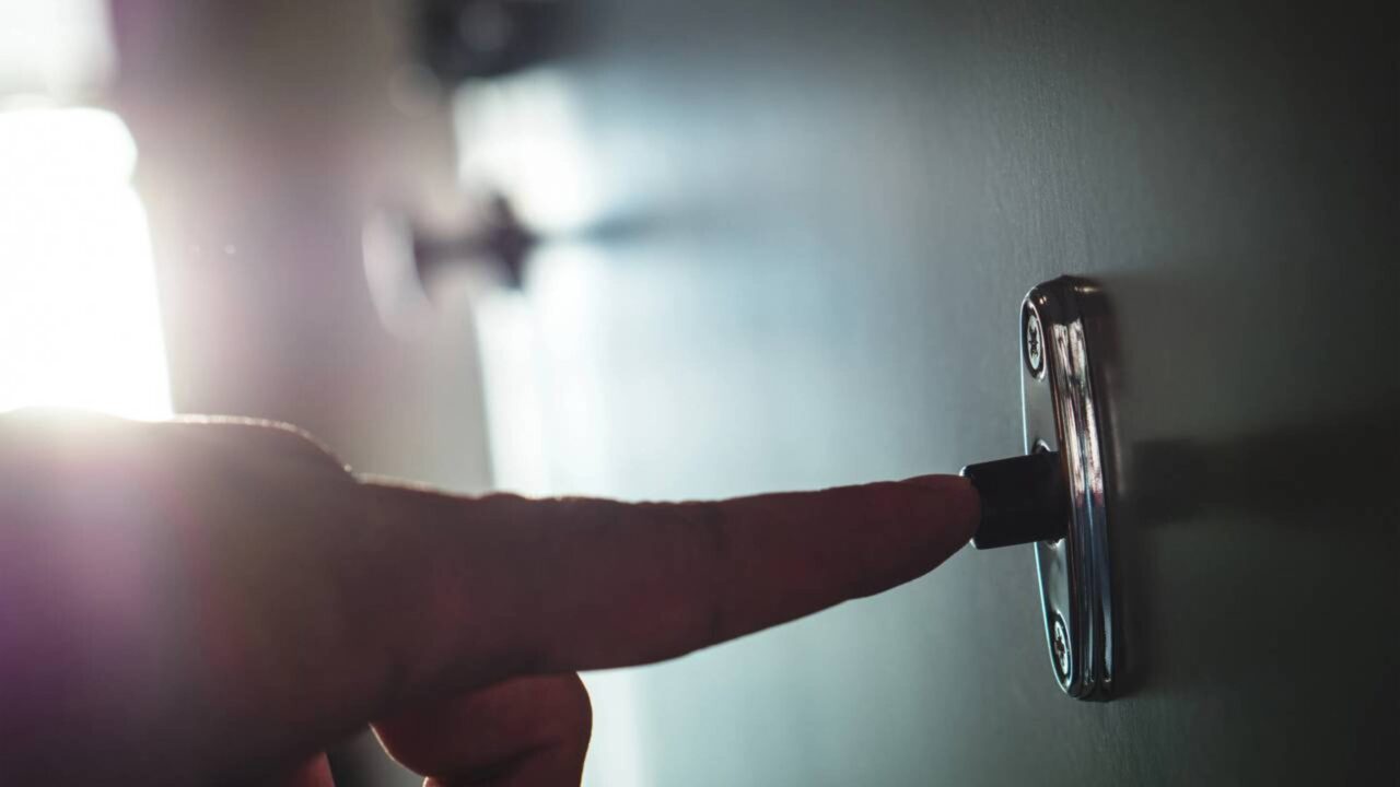 A sociologia revela por que o hábito de visitar a casa dos amigos sem avisar se tornou uma ofensa moderna