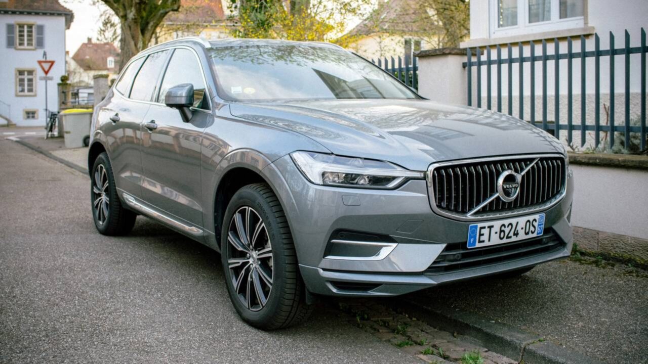 O que o Volvo XC60 entrega em desempenho, autonomia e recarga para custar mais de R$ 459 mil?