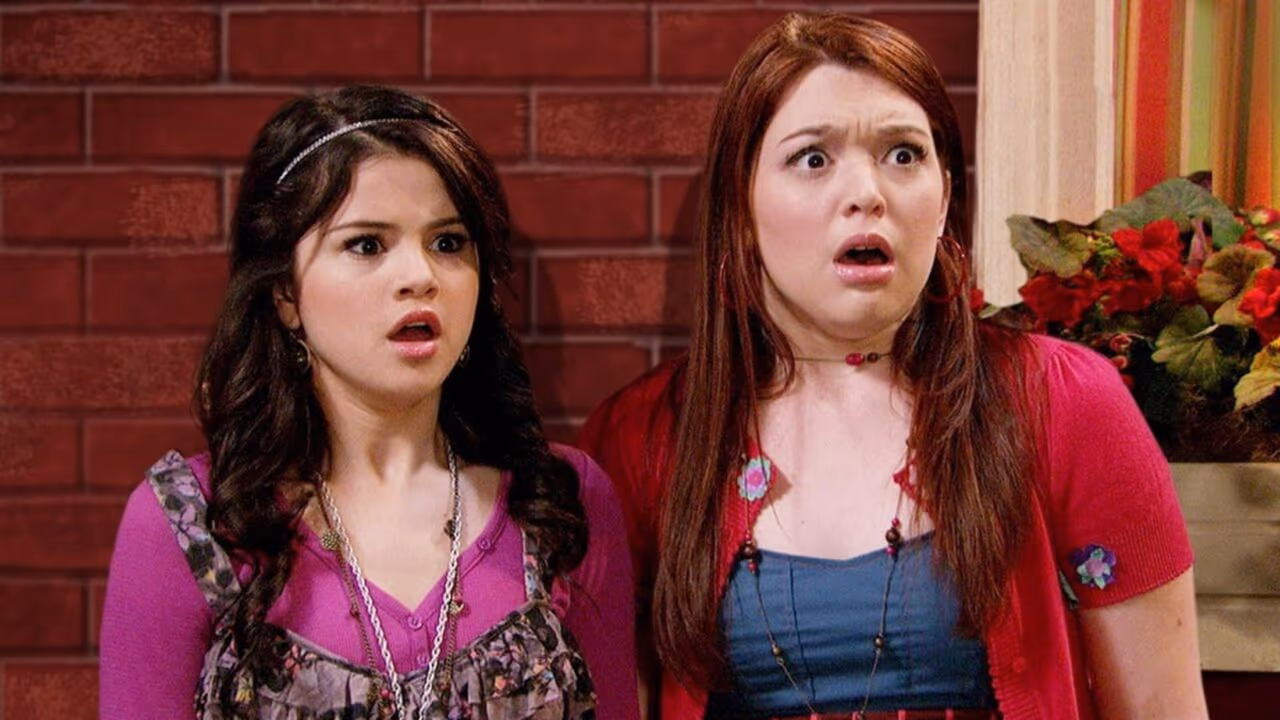 Jennifer Stone volta para o final de Waverly Place
