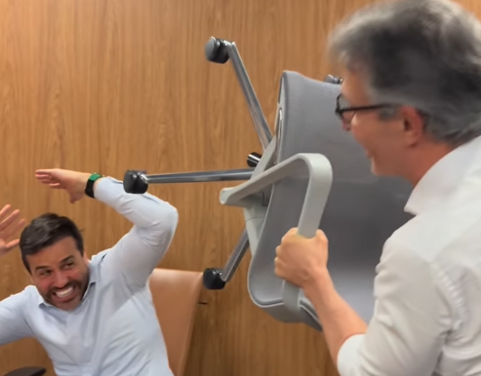 Zema recria cadeirada de Datena em Marçal