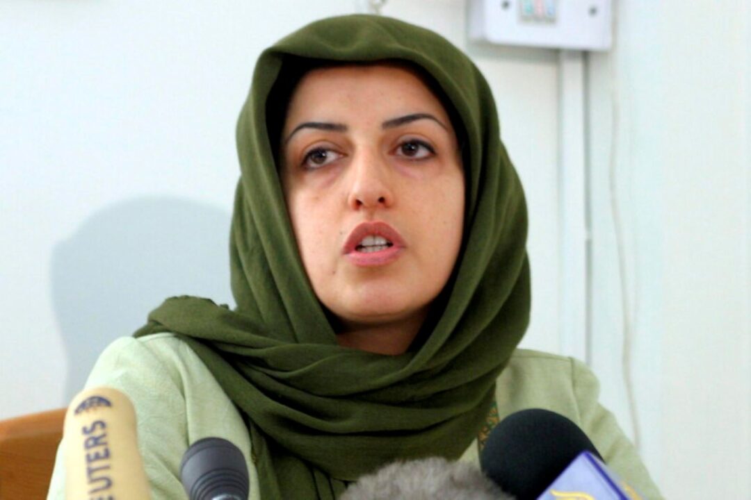 Nobel da Paz iraniana é transferida para hospital em Teerã