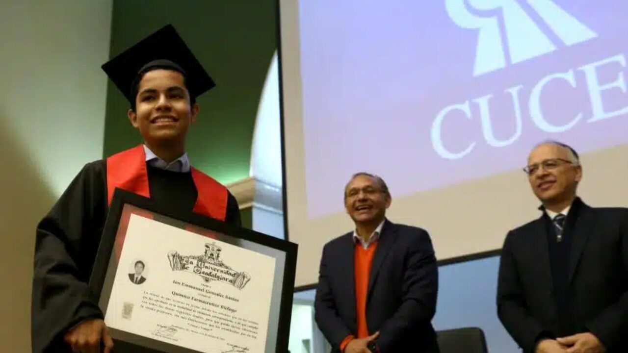 Disseram que ele tinha dificuldade de atenção na escola, mas aos 13 anos já era formado em biologia e aos 15 pesquisa enzimas capazes de digerir plástico