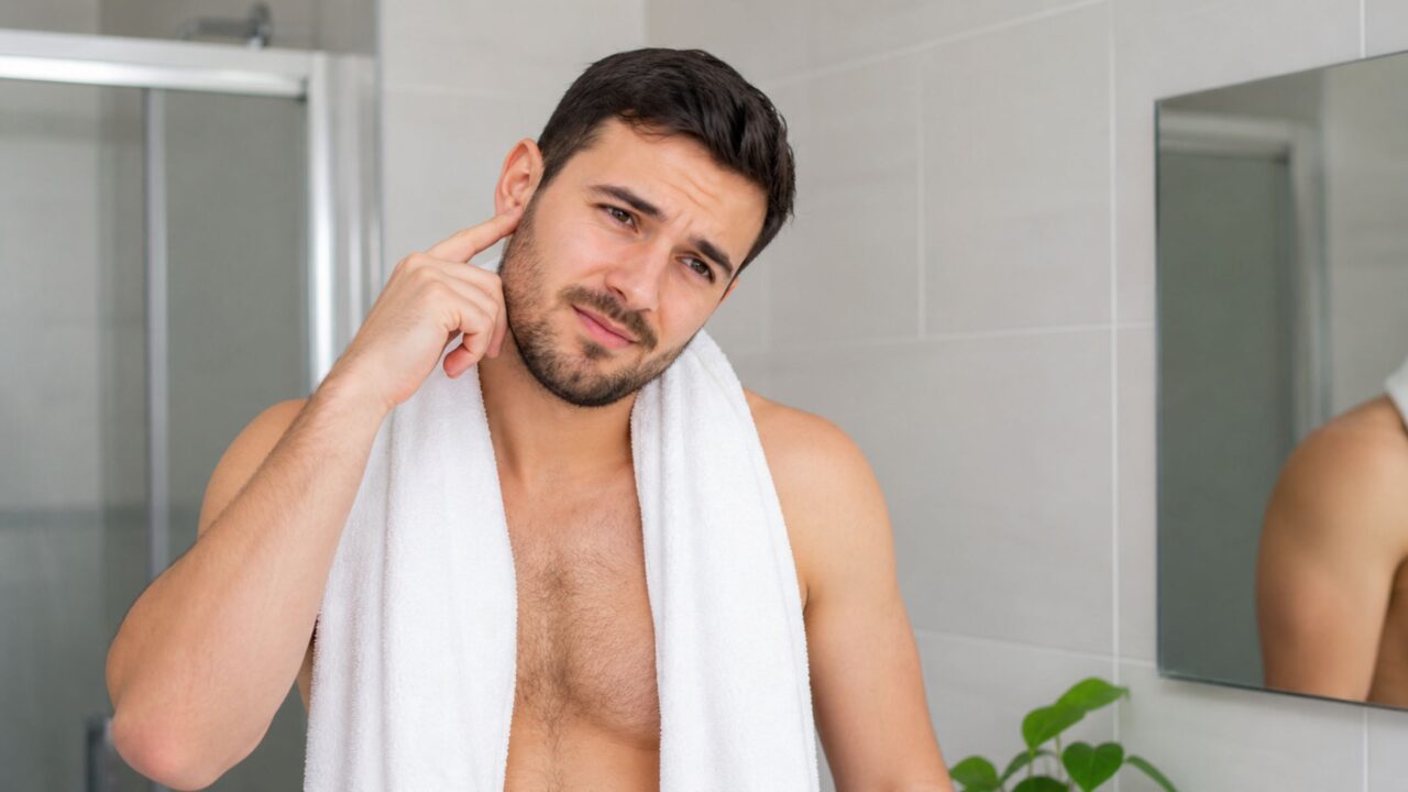 Como tirar água do ouvido com dicas caseiras fáceis para desentupir sem piorar o incômodo
