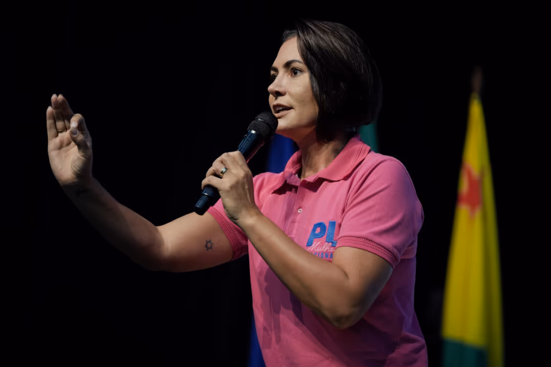 Crusoé: Michelle explica relação com cozinheira paga pelo PL