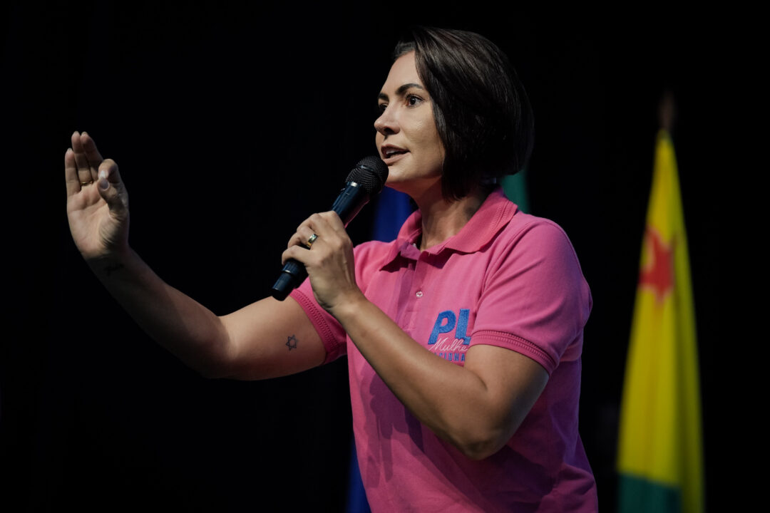 Crusoé: Michelle explica relação com cozinheira paga pelo PL