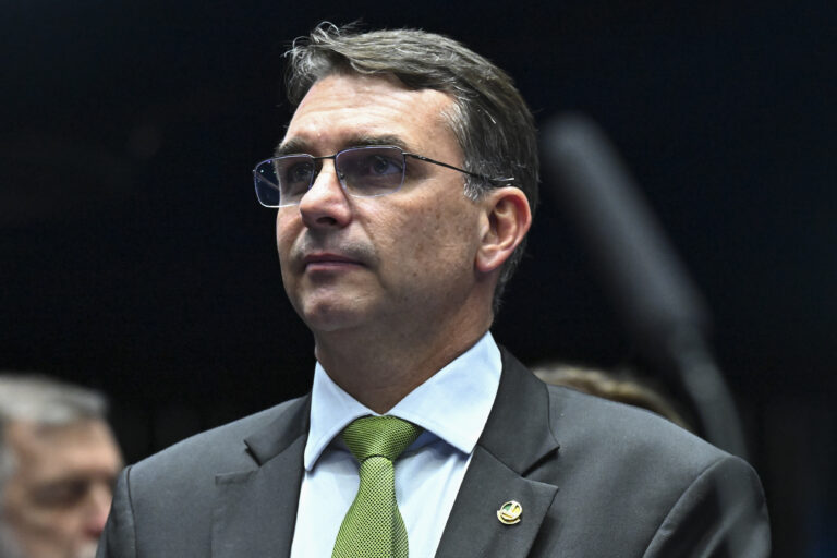 TCU rejeita ação de Flávio Bolsonaro envolvendo ex-nora de Lula