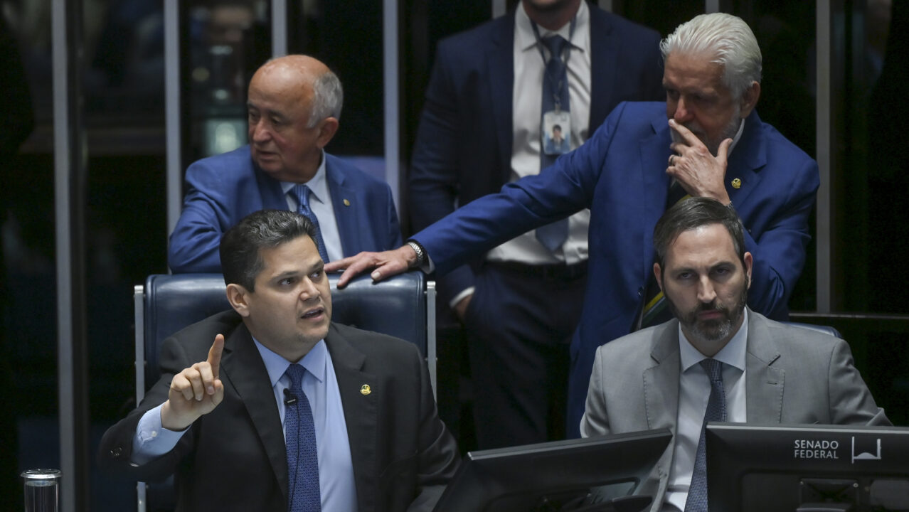 “Muita gente sorrateiramente trabalhou por debaixo do pano”