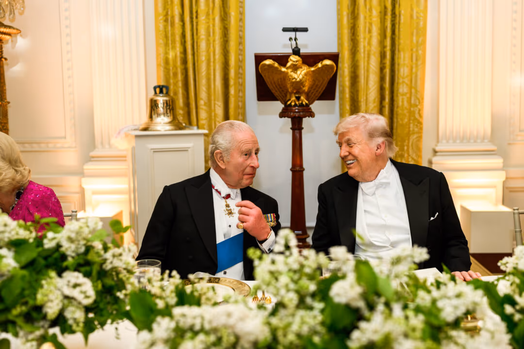 Crusoé: Trump retira taxas de uísque escocês após visita do rei Charles