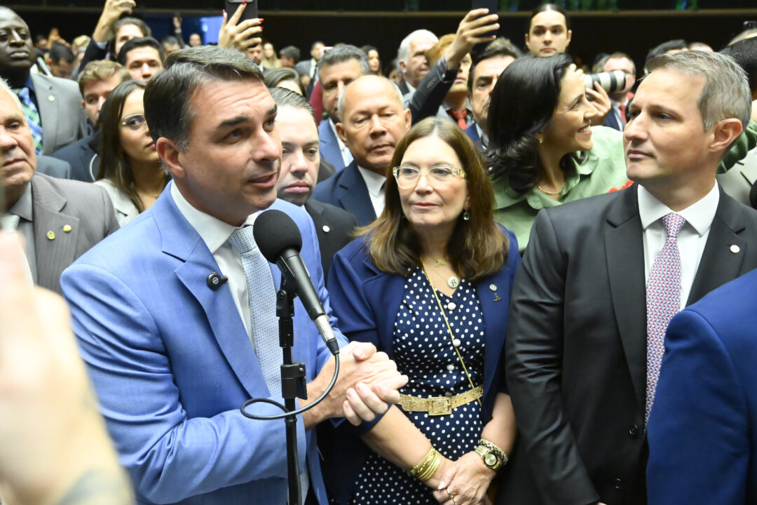 Crusoé: “Dinheiro privado de milhões de vítimas das fraudes de Vorcaro”