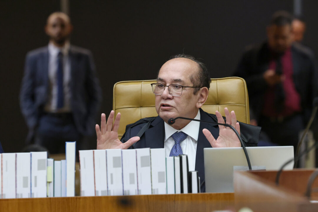 Gilmar Mendes libera julgamento sobre prisões de pai e primo de Vorcaro