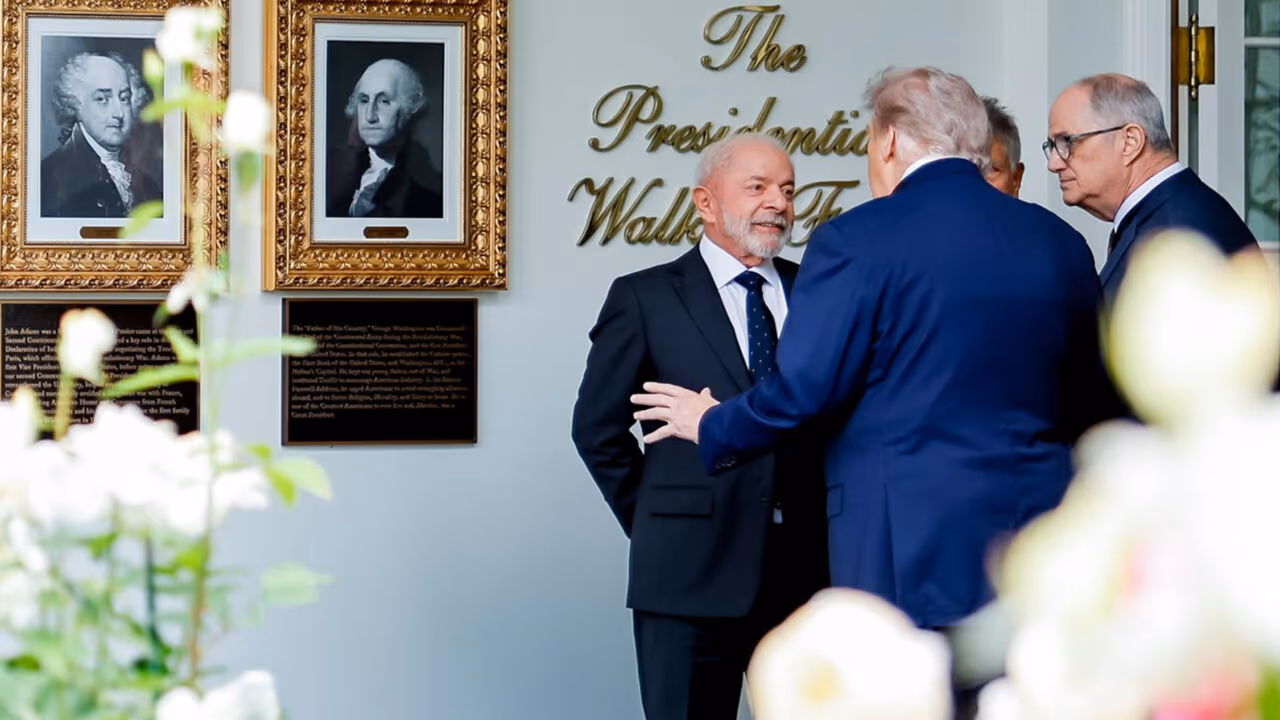 “Ele pode continuar gostando do Bolsonaro, do pai, do filho, do neto”, diz Lula sobre Trump