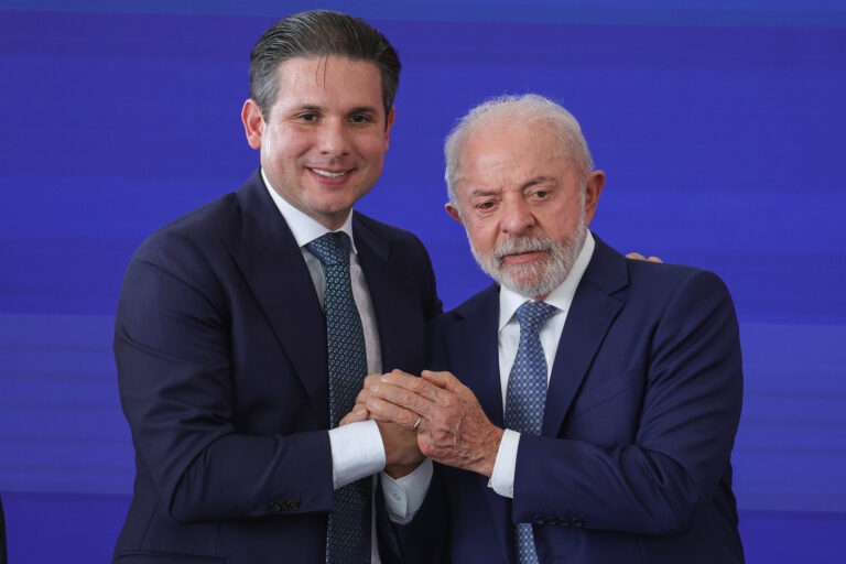 Enquanto Lula discute 6x1 com Motta, Marinho cobra mudança imediata