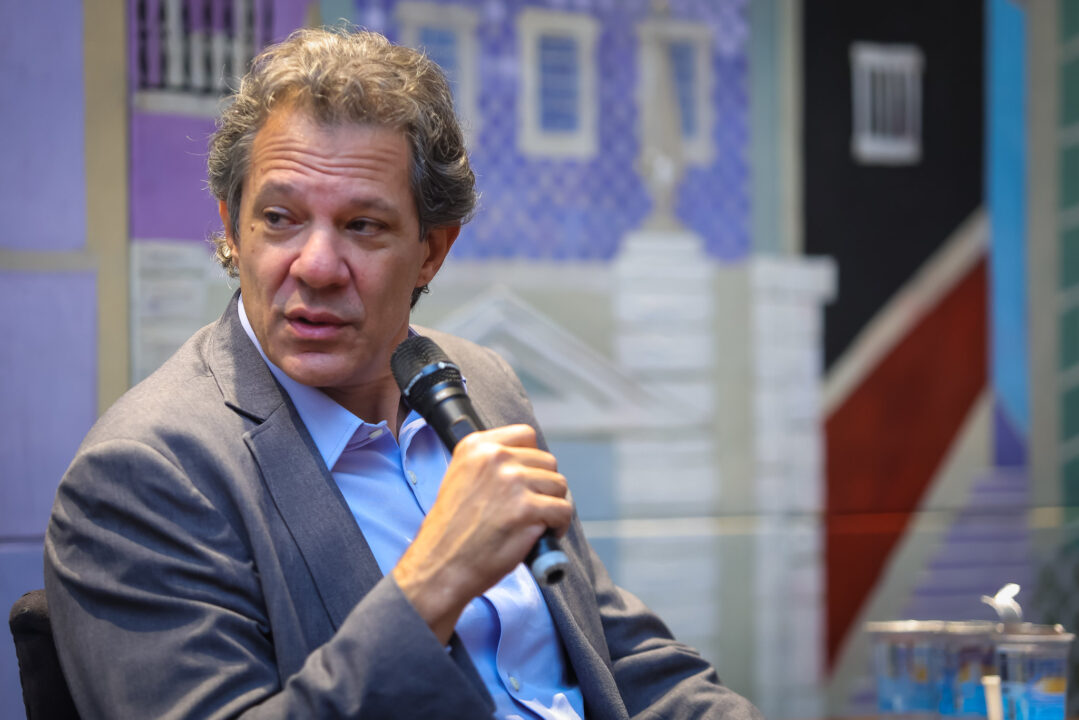 Interrupção de aula de Haddad é “violência política da extrema-direita”, diz PT