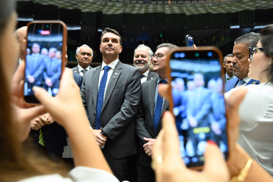 Crusoé: Áudios com Vorcaro atrapalham Flávio também no Datafolha