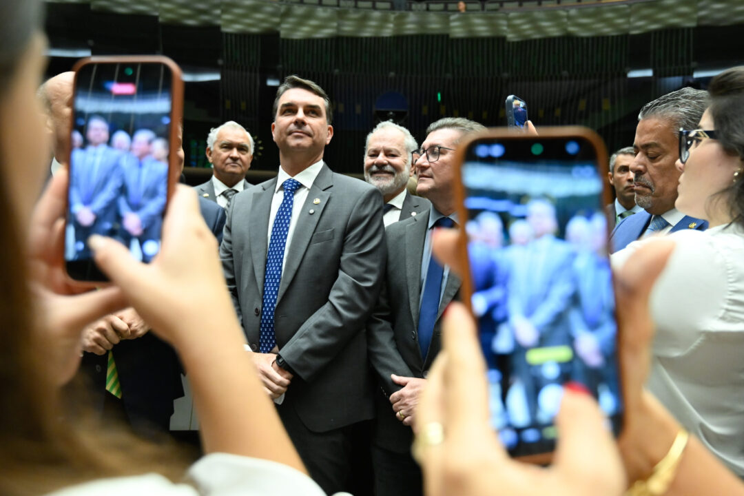Crusoé: Áudios com Vorcaro atrapalham Flávio também no Datafolha