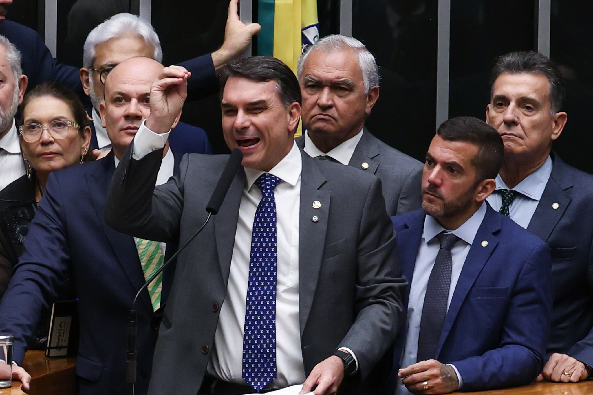 Flávio aciona STF após Lula sugerir a forca para “traidores da Pátria” 