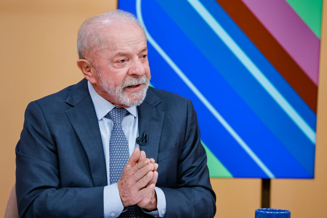 Lula faz radioterapia após remover lesão na cabeça