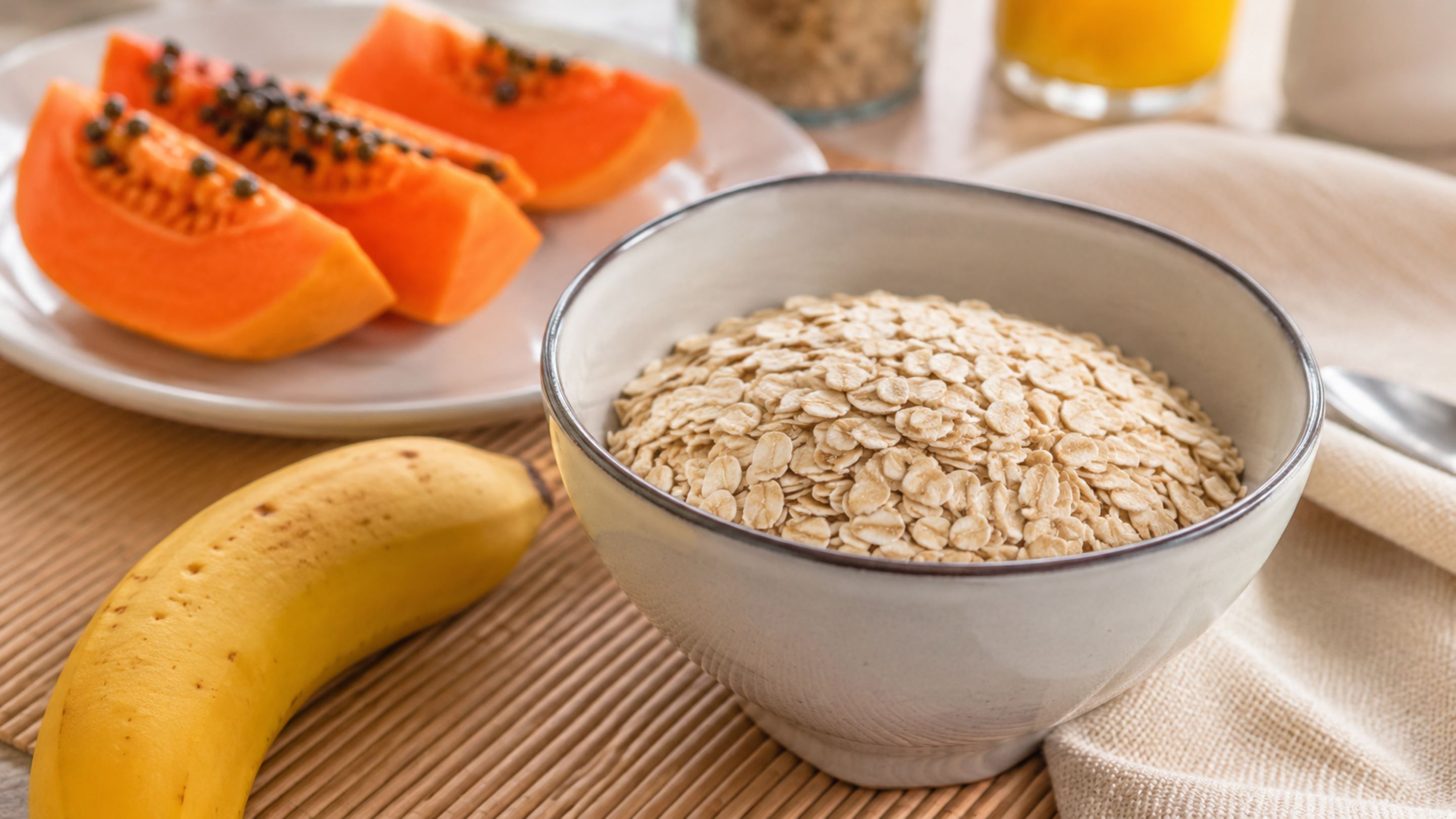 O alimento simples para desinchar a barriga que muita gente já tem em casa