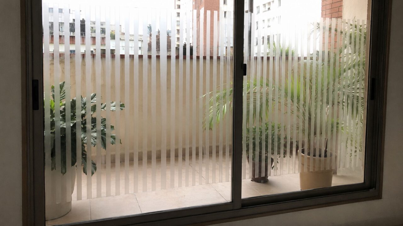 Marcações externas ajudam as aves a perceber a barreira e evitam colisões