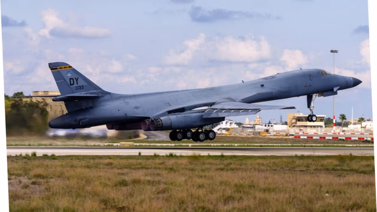 Bombardeiro B-1B sai do deserto e retorna à frota ativa dos EUA