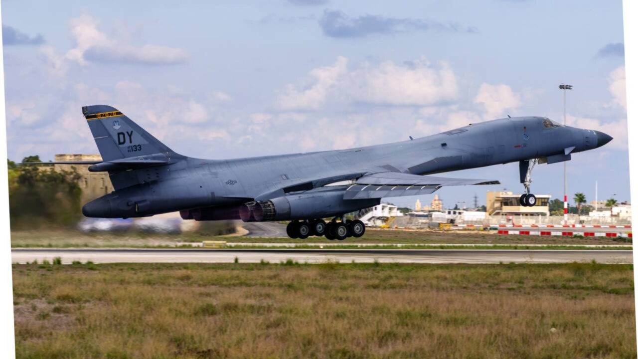 Bombardeiro B-1B sai do deserto e retorna à frota ativa dos EUA