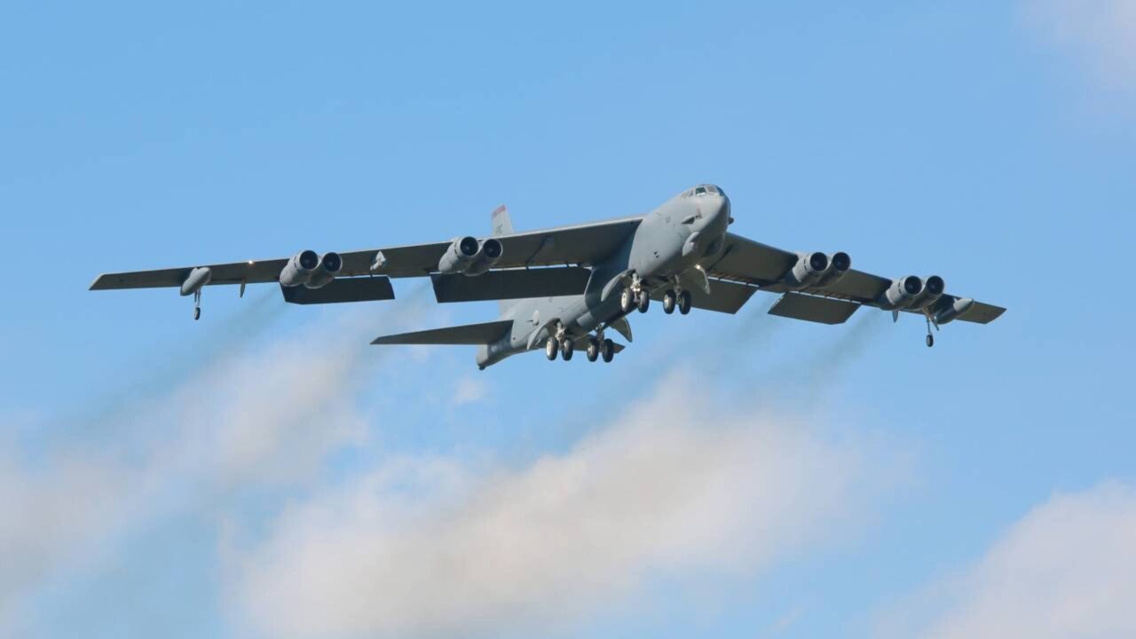 O bombardeiro de 159 toneladas que não pede licença: por que o B-52 ainda cruza oceanos lotado de armas e ninguém consegue aposentá‑lo