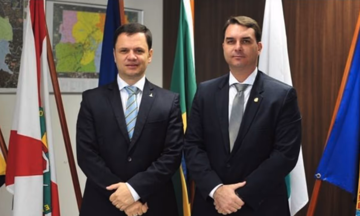 Flávio visita Anderson Torres na Papudinha