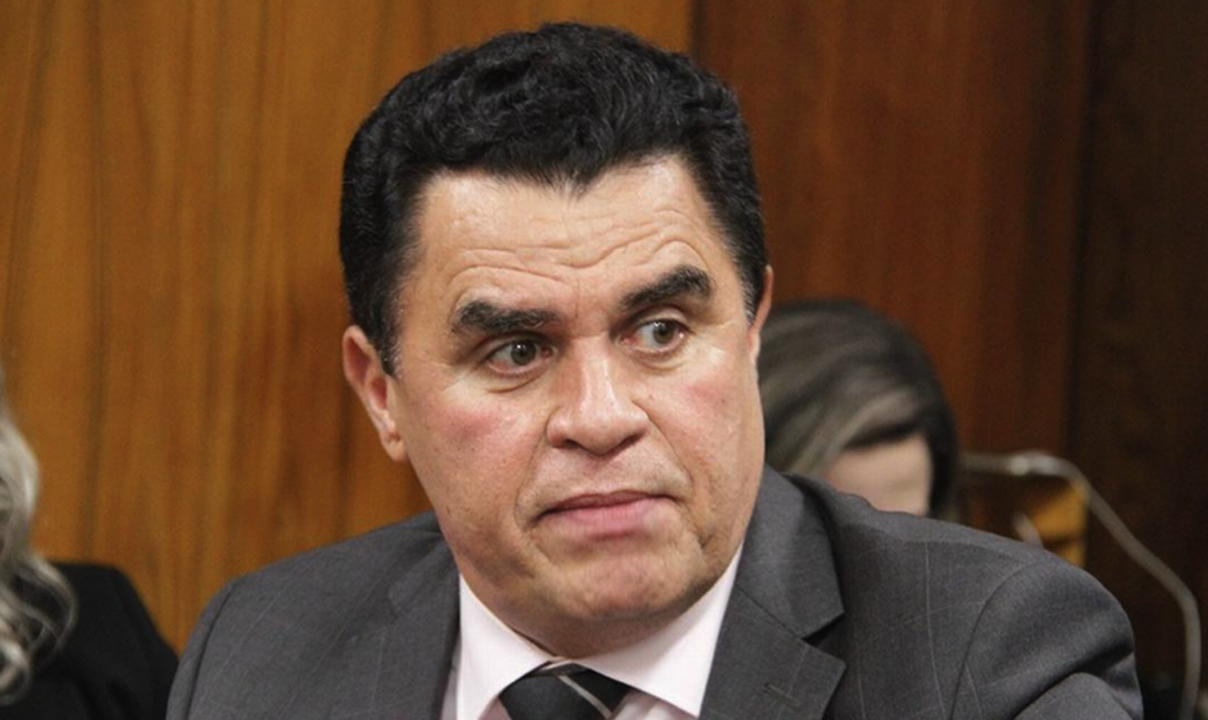 Deputado usa cota parlamentar para alugar veículos de empresa da família