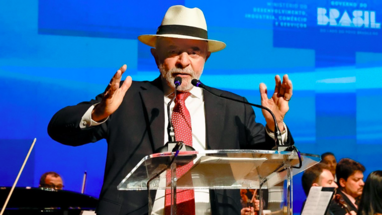Crusoé: Lula viaja para tentar engambelar Trump