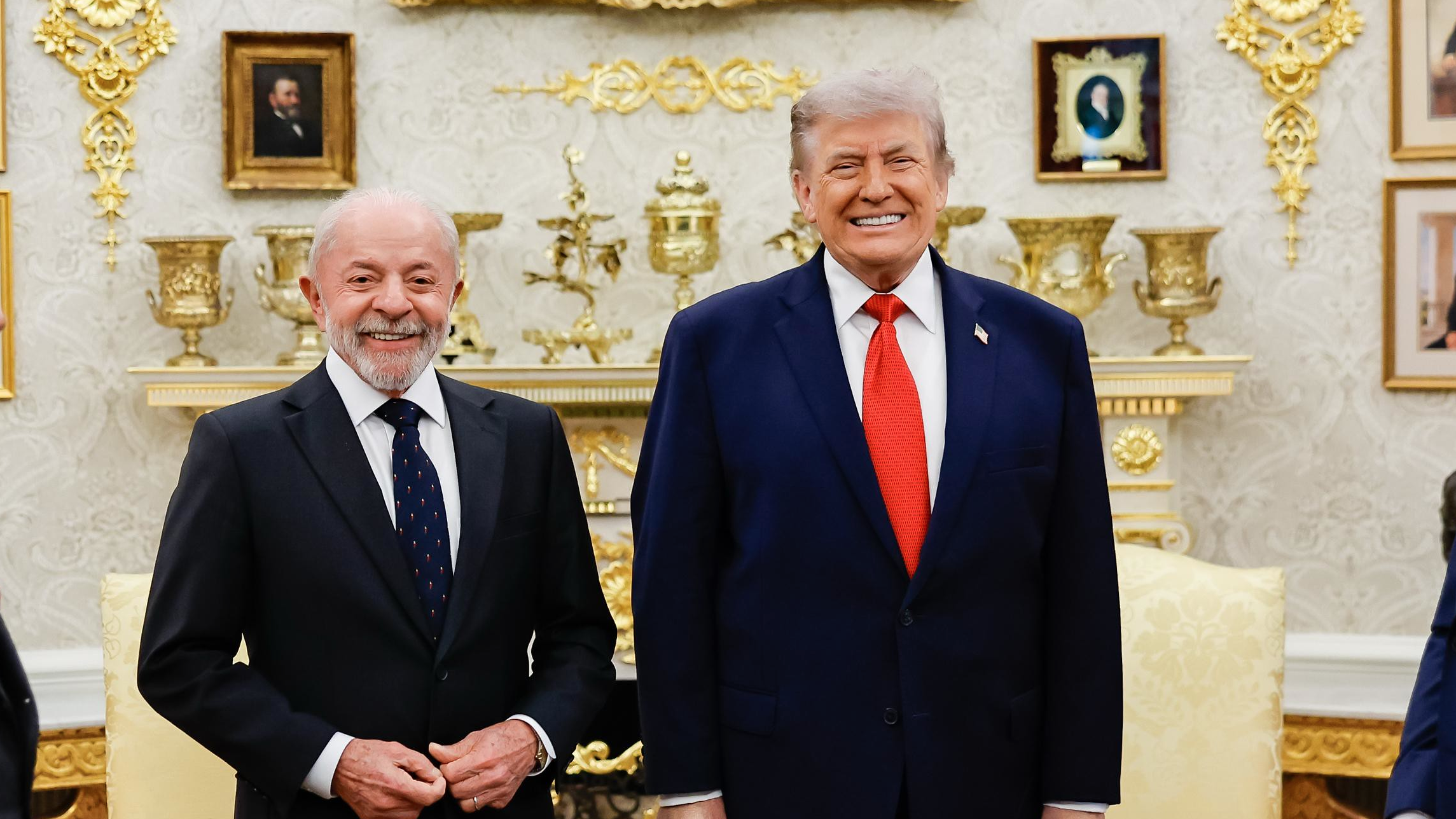 O zumbi Lula perambula