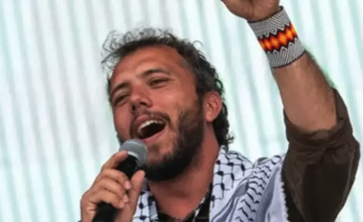 Deportado por Israel, Thiago Ávila faz escala no Egito antes de voltar ao Brasil