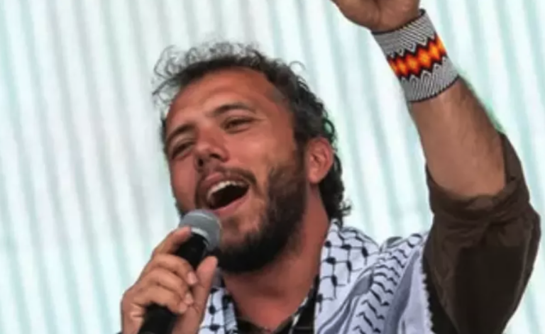 Deportado por Israel, Thiago Ávila faz escala no Egito antes de voltar ao Brasil