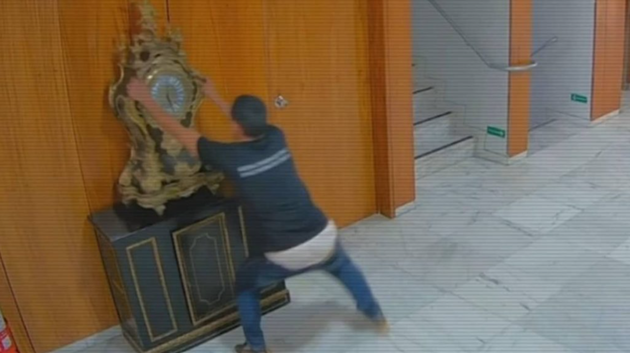Moraes autoriza redução de pena de vândalo do relógio