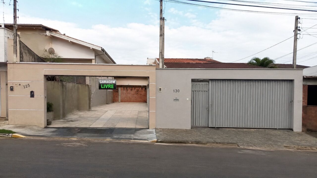 O que diz a lei sobre quem estaciona em frente ao portão sem guia rebaixada?