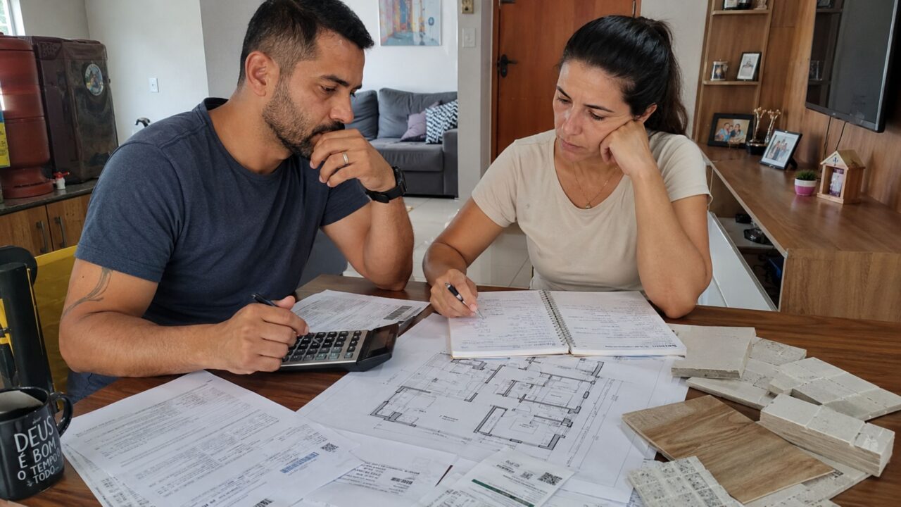 Construir ou reformar em 2026: o que pesa menos no bolso de uma família de classe média?