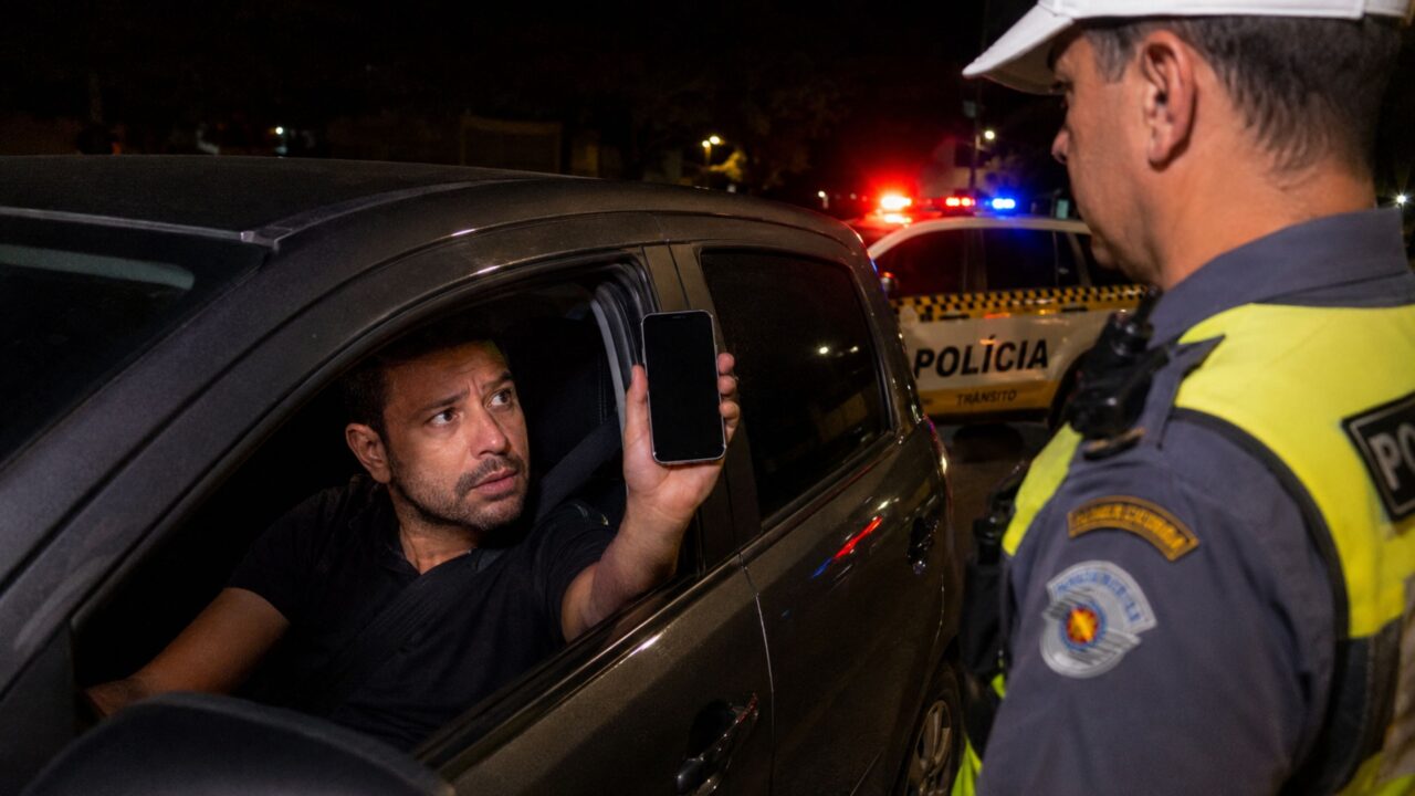 Só tenho a CNH Digital na blitz: o que fazer se o celular descarregar ou ficar sem internet na hora da fiscalização