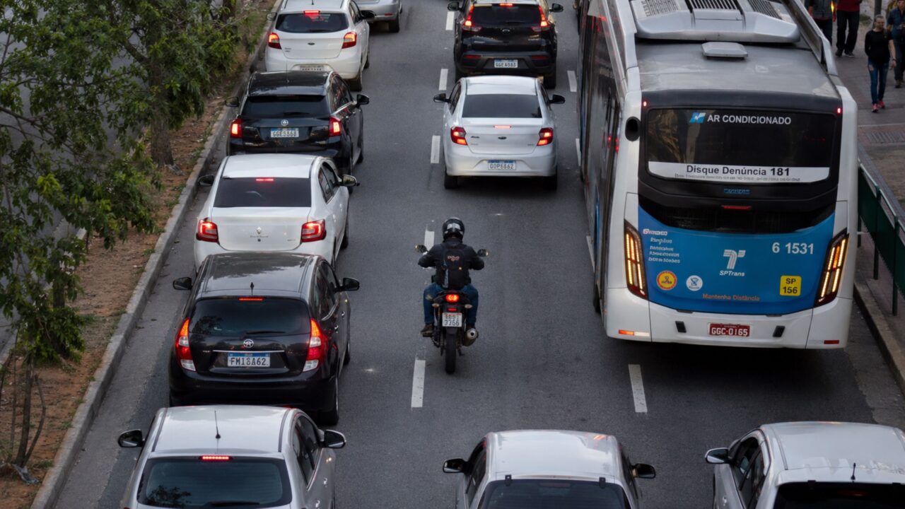 O que diz a lei sobre o corredor de moto? É permitido ou apenas tolerado