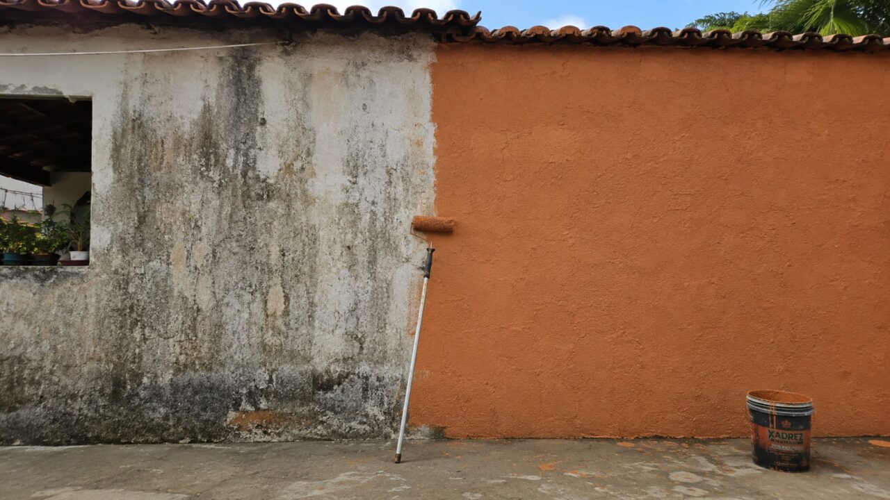 Adeus parede velha: tendência em 2026 renova paredes com argamassa e xadrez de forma fácil e barata