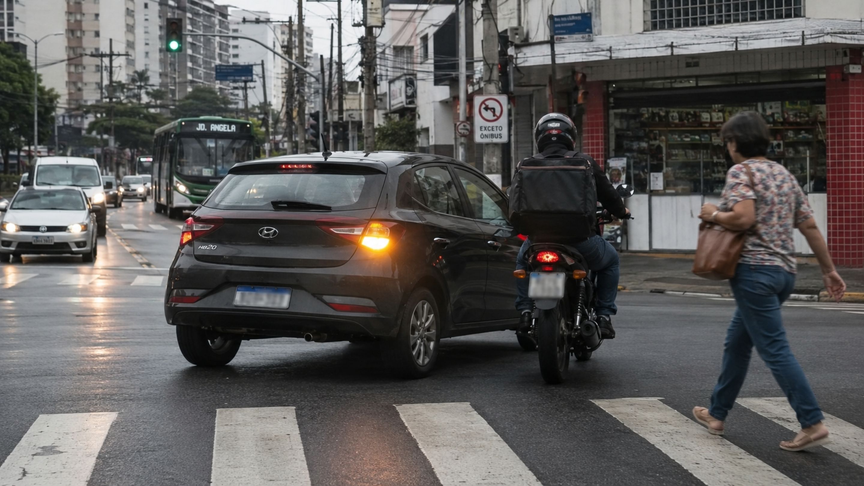 Motoristas que acham que têm preferência após usar a seta precisam conhecer o art. 44 do CTB