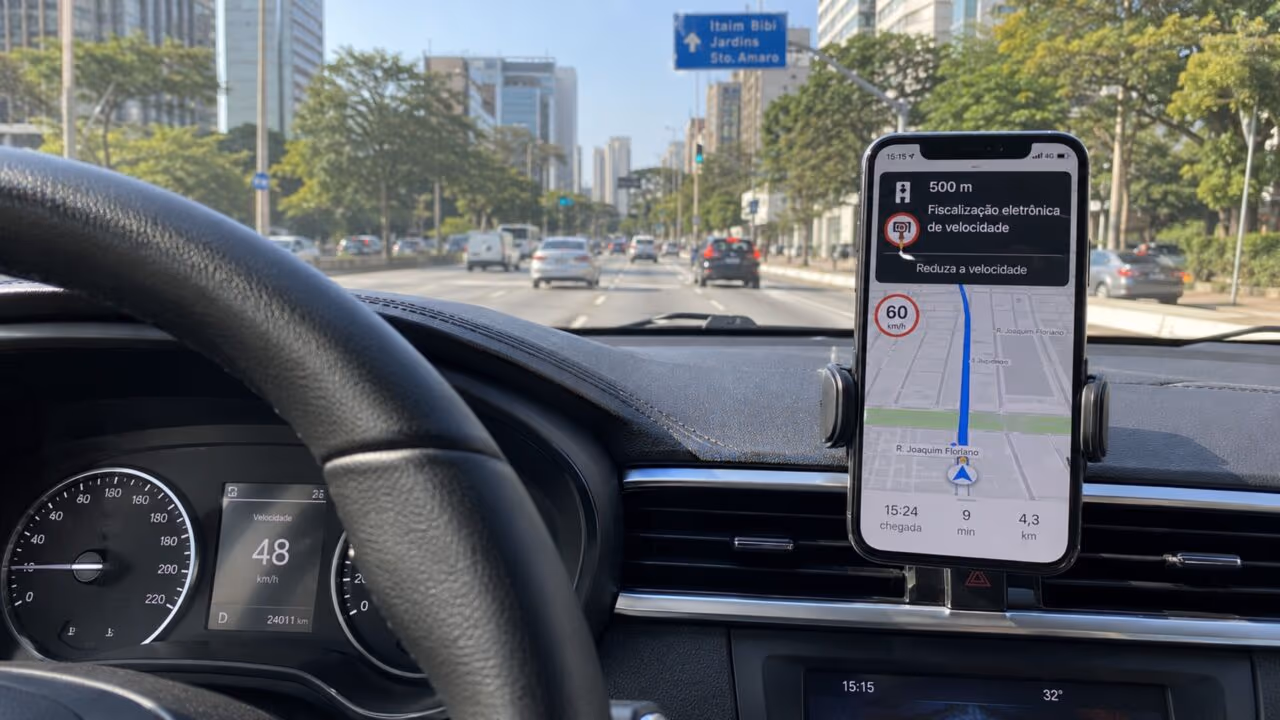 A lei permite utilizar aplicativos como Waze para alertar sobre radares de trânsito?