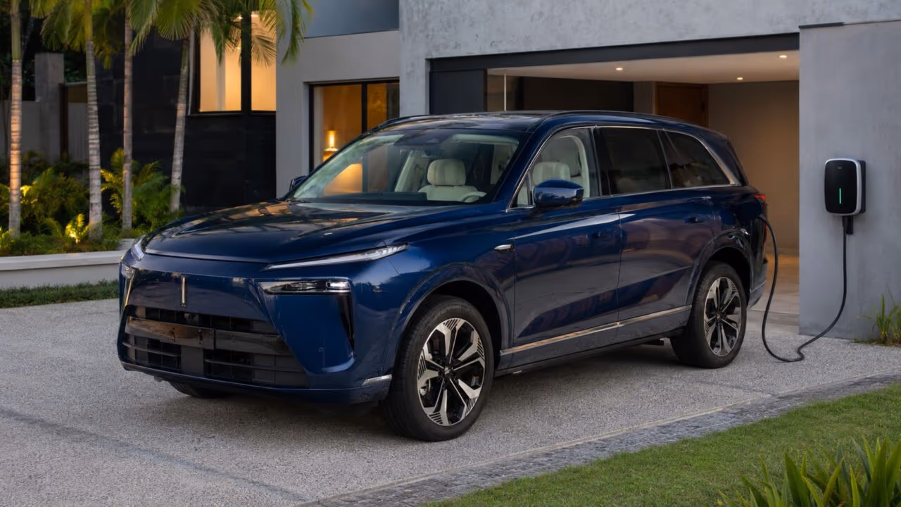 O SUV híbrido de luxo da GWM que combina 6 lugares, tração integral e autonomia elétrica