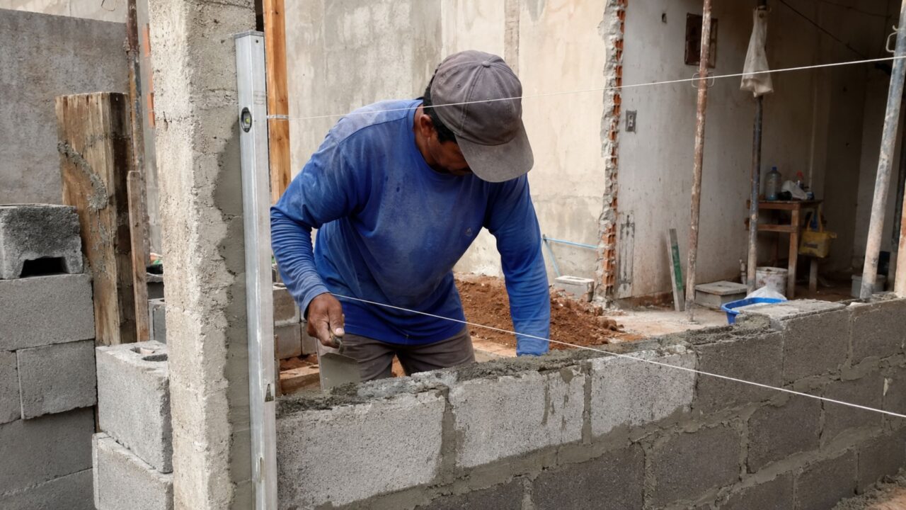 Como fazer uma parede sem precisar ficar usando prumo toda hora