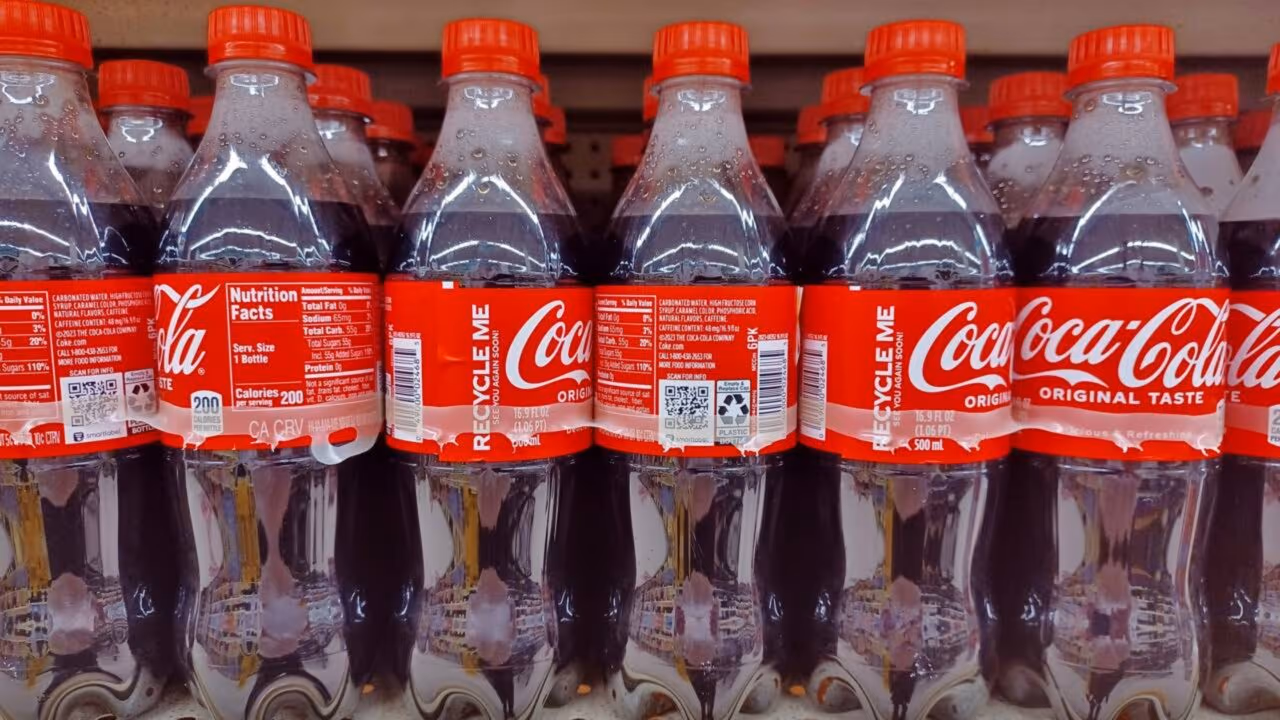 Coca-Cola fecha fábrica de 114 anos e demite 85 trabalhadores
